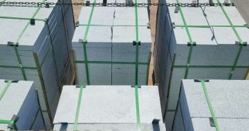 锦州 芝麻白花岗岩5公分地铺石 花岗岩厂家工厂装车日常