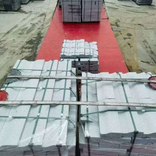 锦州 芝麻白仿形加直形路沿石出货日常