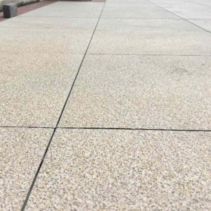 锦州 黄金麻花岗岩石板材荔枝面地面铺装效果