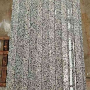 锦州 芝麻白花岗岩荔枝面雕刻盲道，盲条