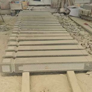 锦州 芝麻白异形加工雕刻-栏杆大柱，方柱