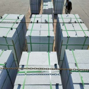 锦州 芝麻白花岗岩5公分地铺石 花岗岩厂家工厂装车日常