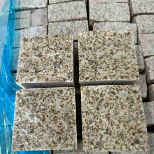 锦州 黄金麻花岗岩自然面小方块，弹石，马蹄石等