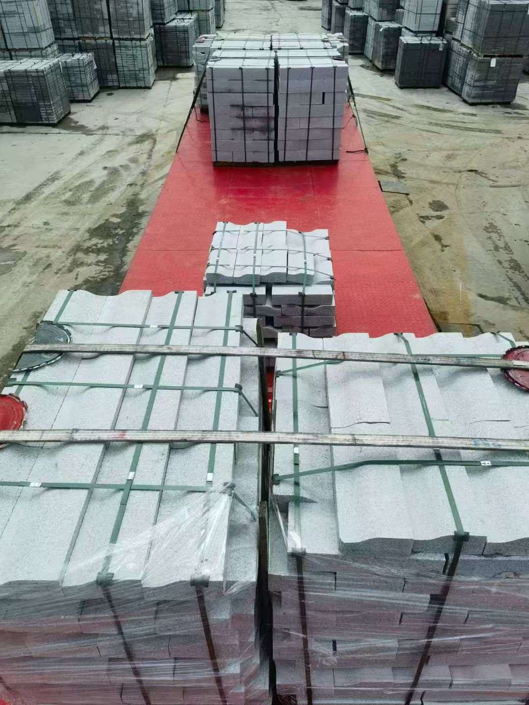 锦州 芝麻白仿形加直形路沿石出货日常