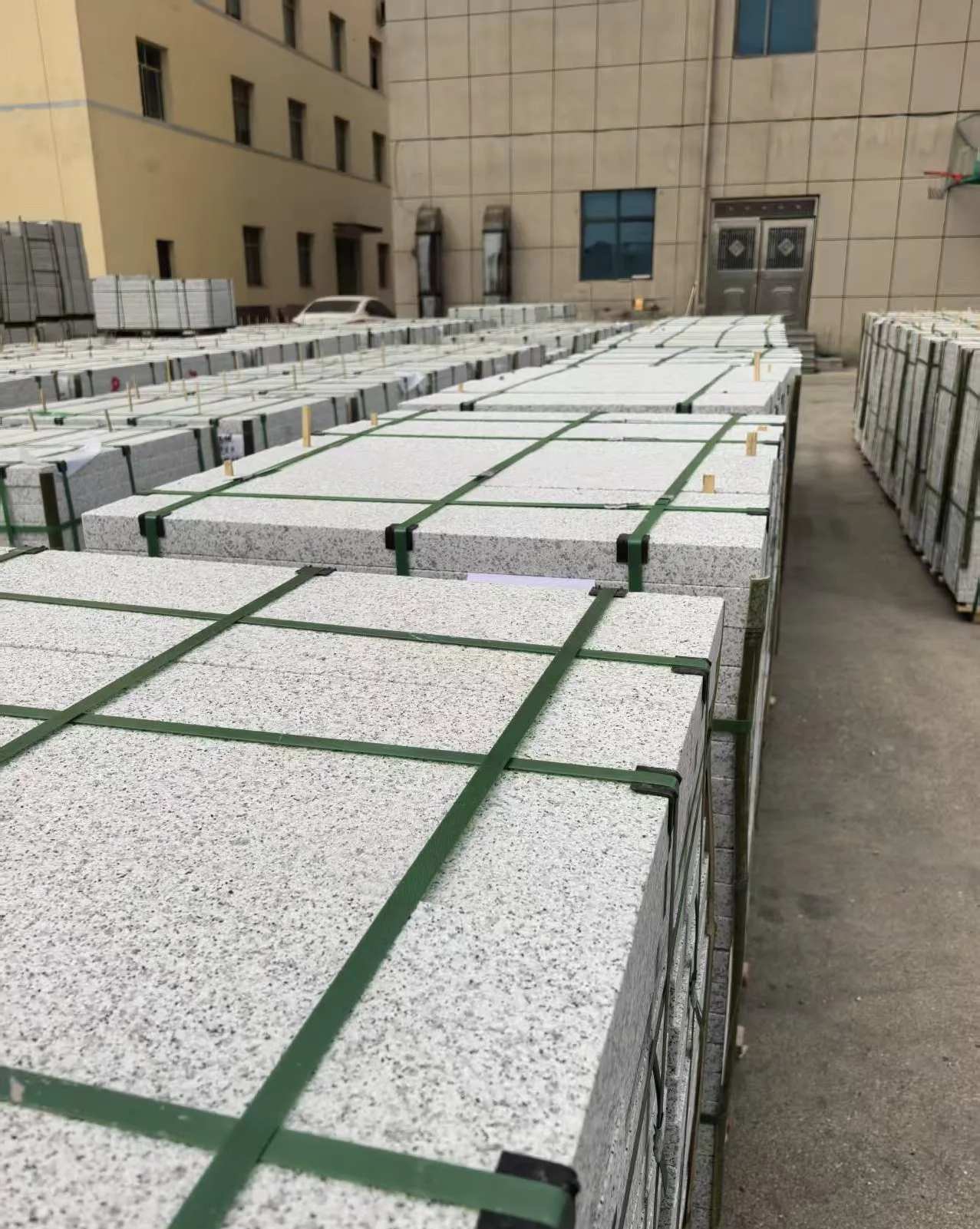 锦州 白麻花岗岩5.0公分荔枝面地铺石