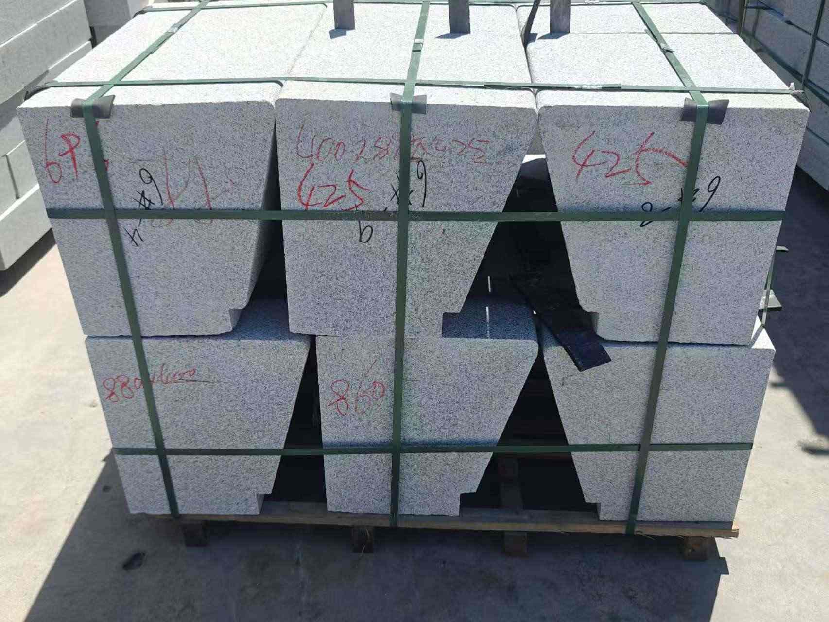 锦州 芝麻白异形坐凳，石凳