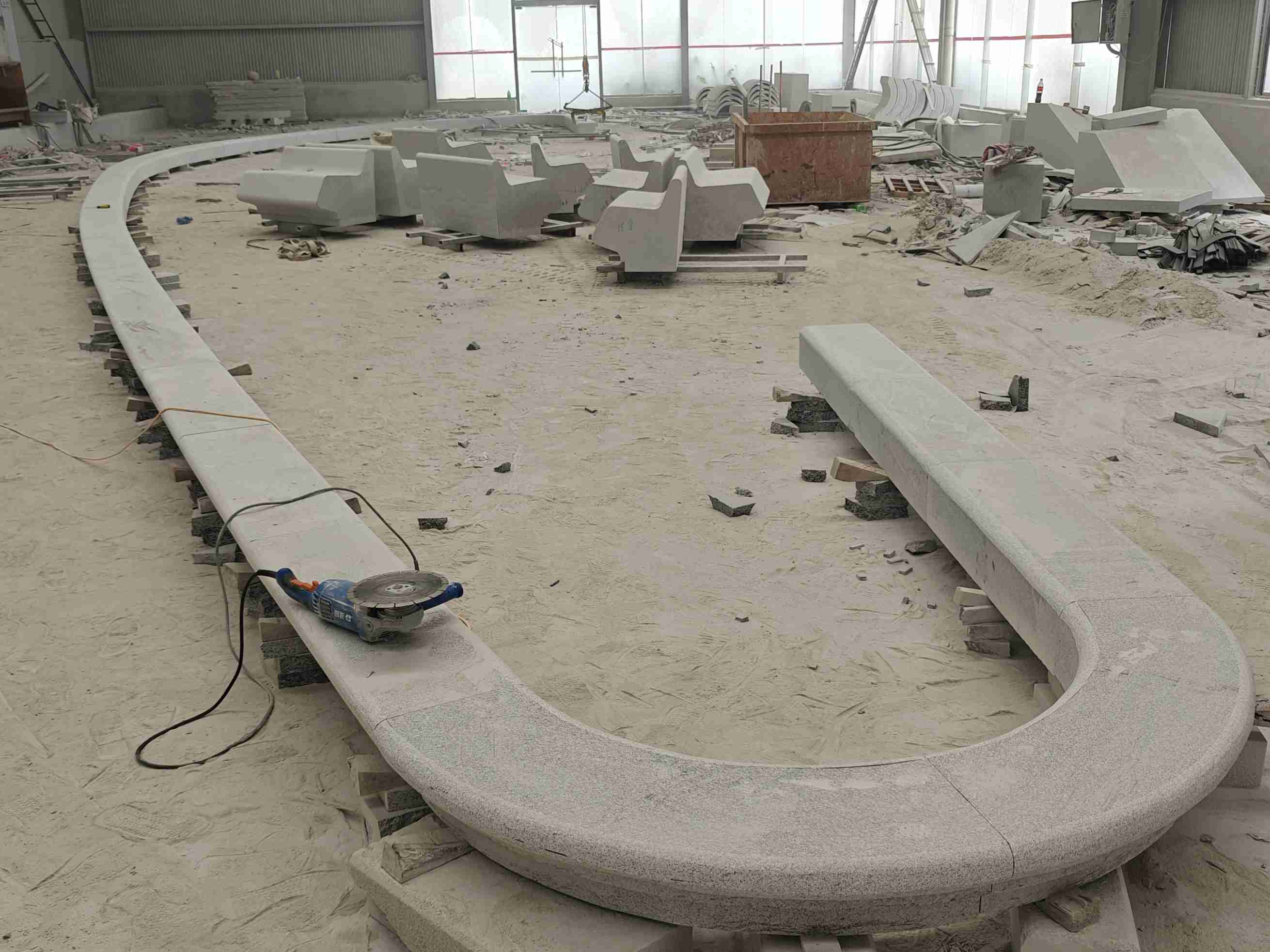 锦州 芝麻白花岗岩弧形花坛石，坐凳石