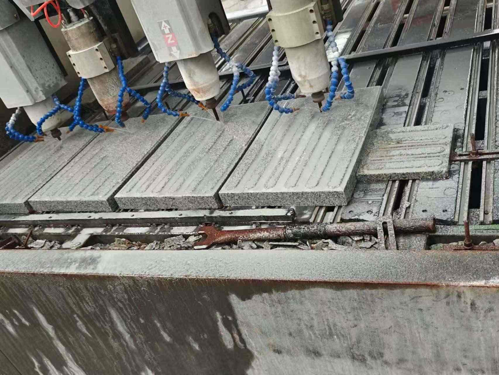 锦州 芝麻白花岗岩荔枝面盲道雕刻