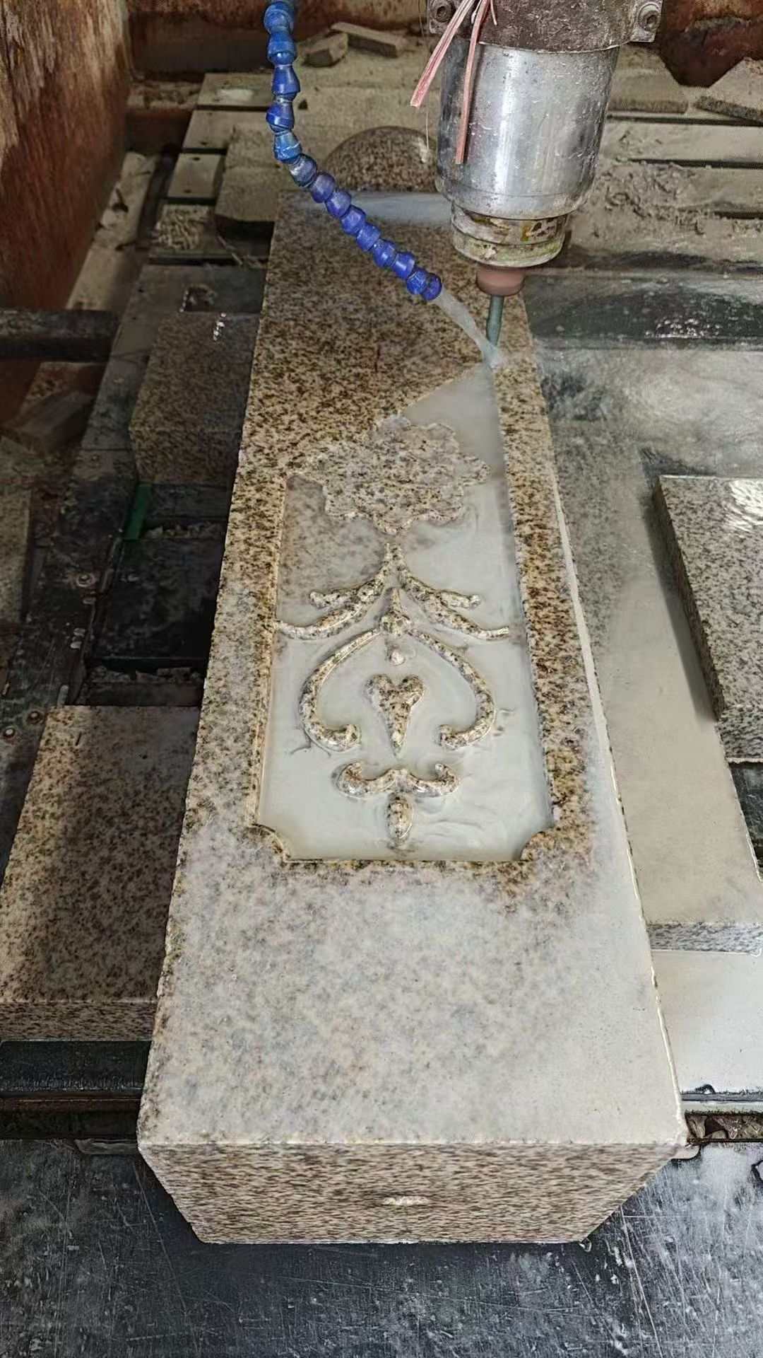 锦州 黄金麻花岗岩异形加工雕刻栏杆大柱