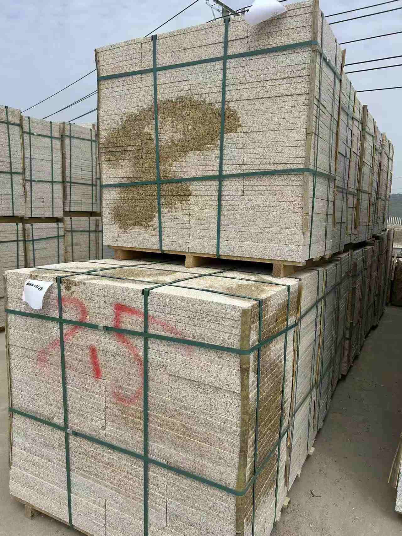 锦州 黄金麻花岗岩石材荔枝面地铺石2.5*300*600