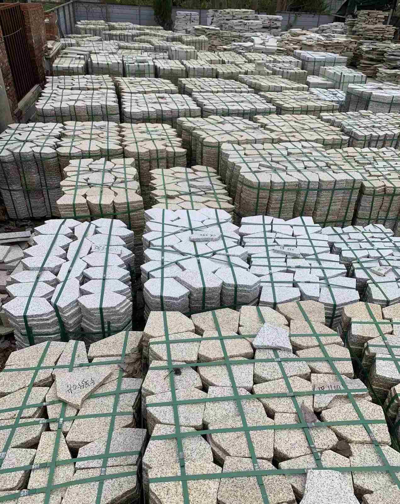 锦州 黄金麻白麻花岗岩荔枝面地铺石(冰裂纹)