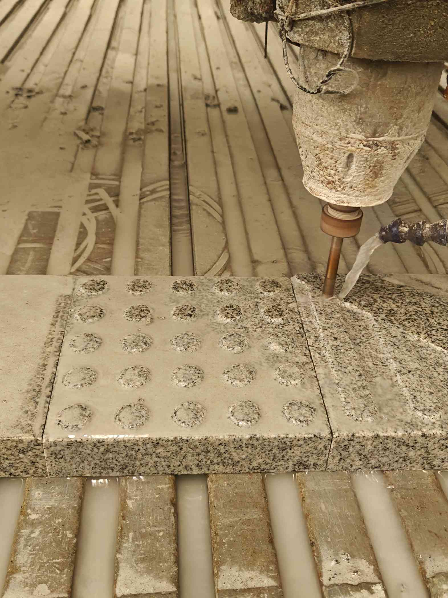 锦州 芝麻白花岗岩石材盲人石、盲道石、盲点石