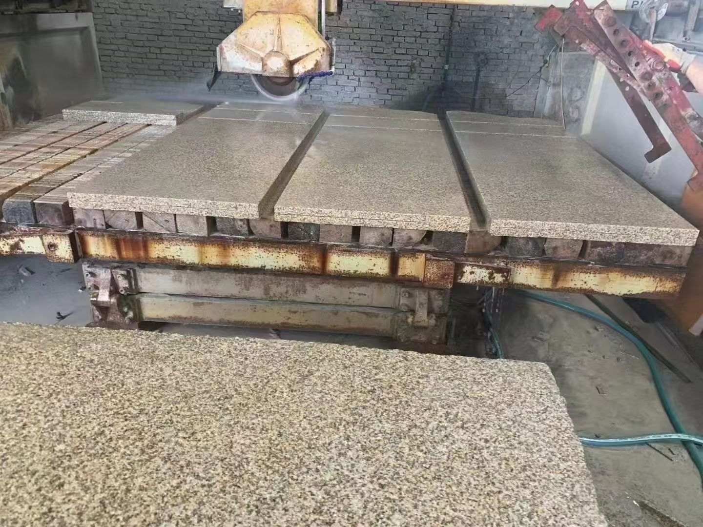 锦州 黄金麻荔枝面成品板加工