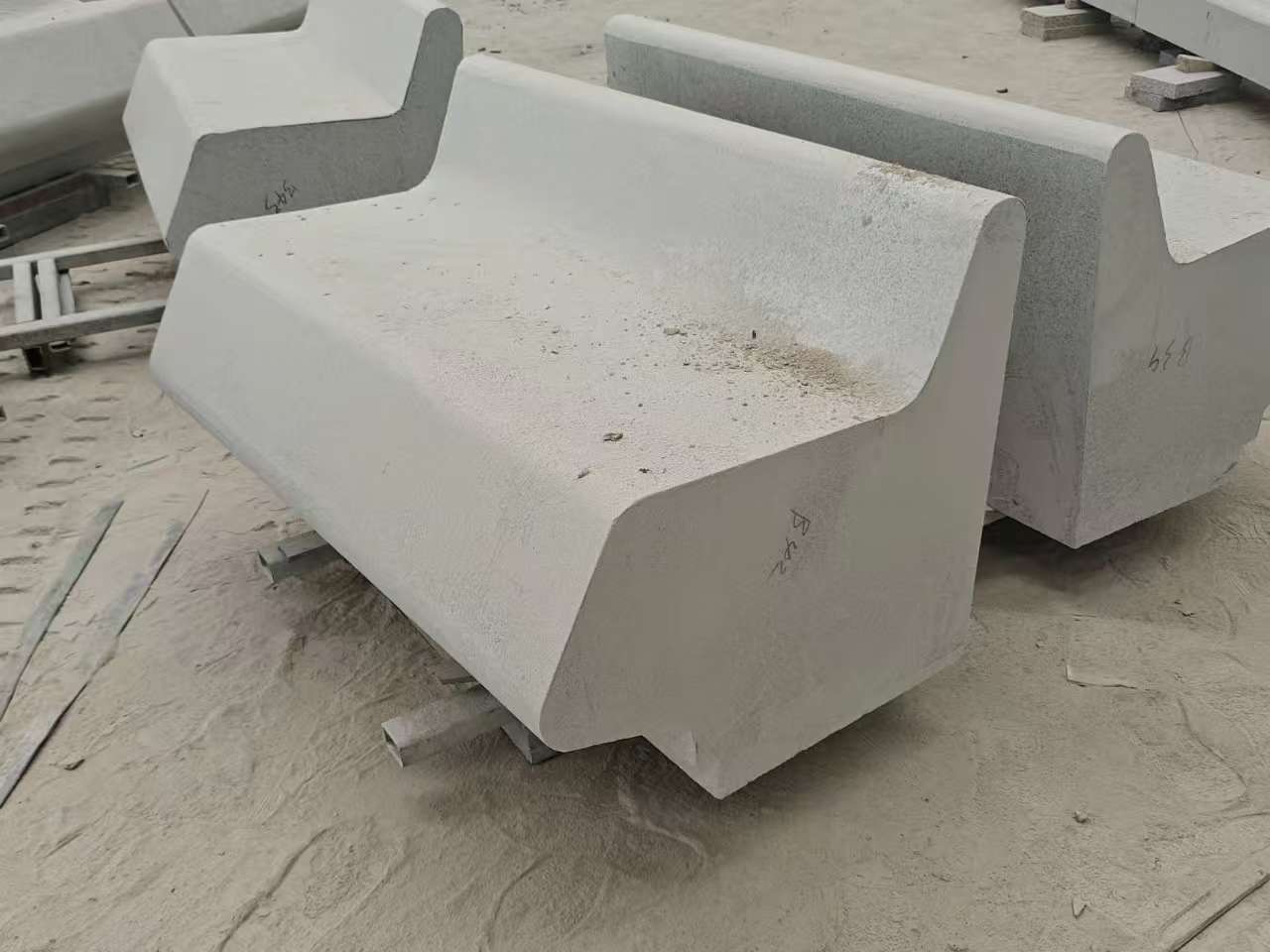 锦州 芝麻白花岗岩异形坐凳，石凳