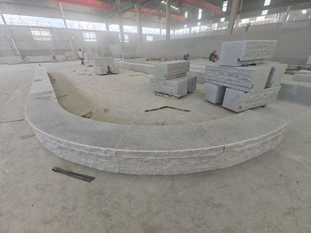 锦州 芝麻白异形坐凳，自然面光面弧形加工