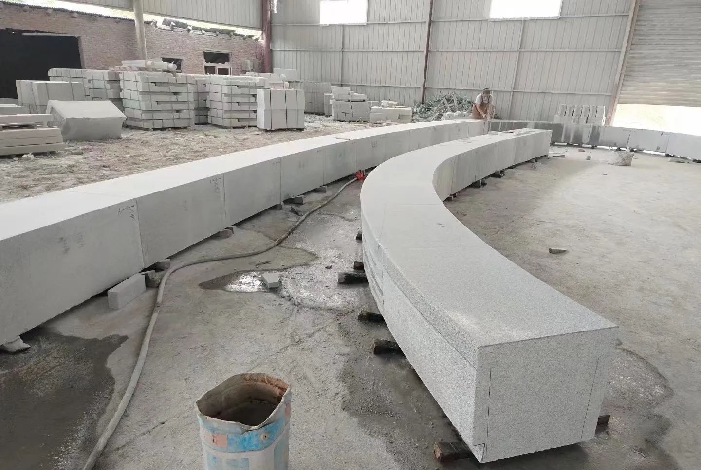 锦州芝麻白花岗岩石板材 园林光面弧形坐凳