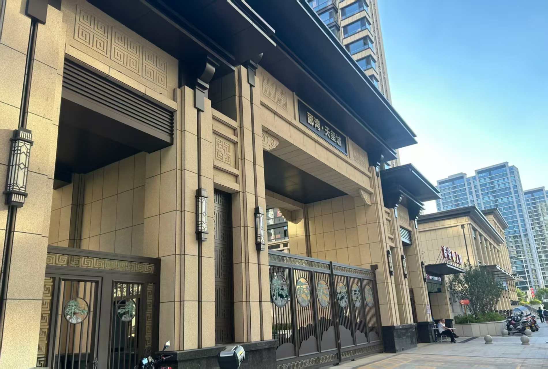 锦州 黄金麻花岗岩荔枝面小区门楼外墙干挂