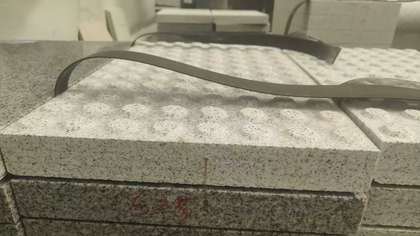 锦州 芝麻白花岗岩6.0公分荔枝面五轴加工雕刻盲点