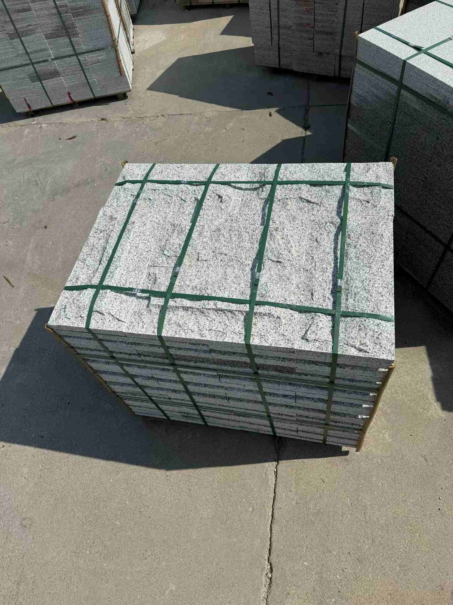 锦州 白麻花岗岩石材自然面蘑菇石成品