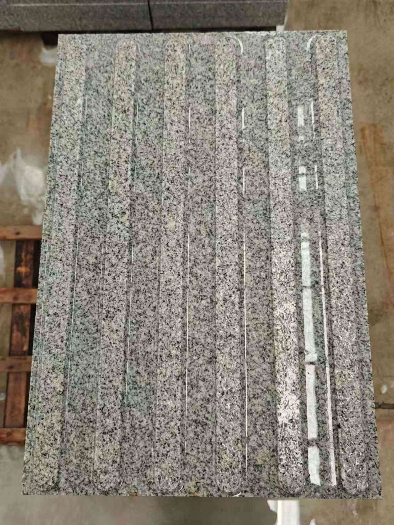 锦州 芝麻白花岗岩荔枝面雕刻盲道，盲条