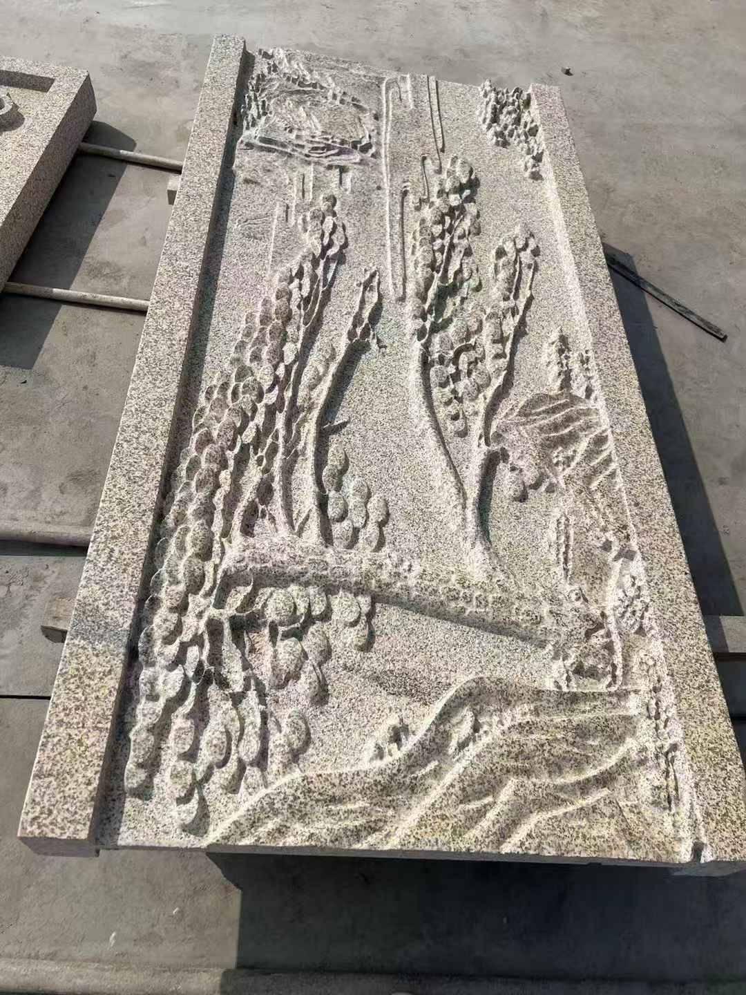 锦州 黄金麻雕刻板浮雕迎客松