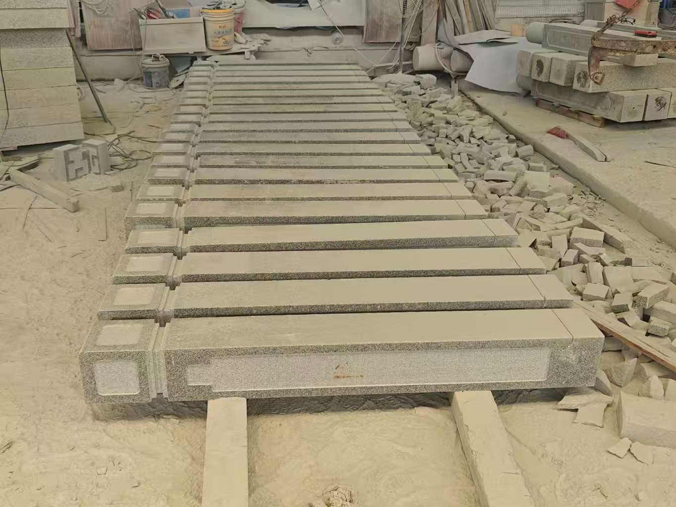 锦州 芝麻白异形加工雕刻-栏杆大柱，方柱